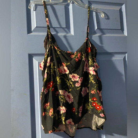 Old navy cami - Picture 2 of 6